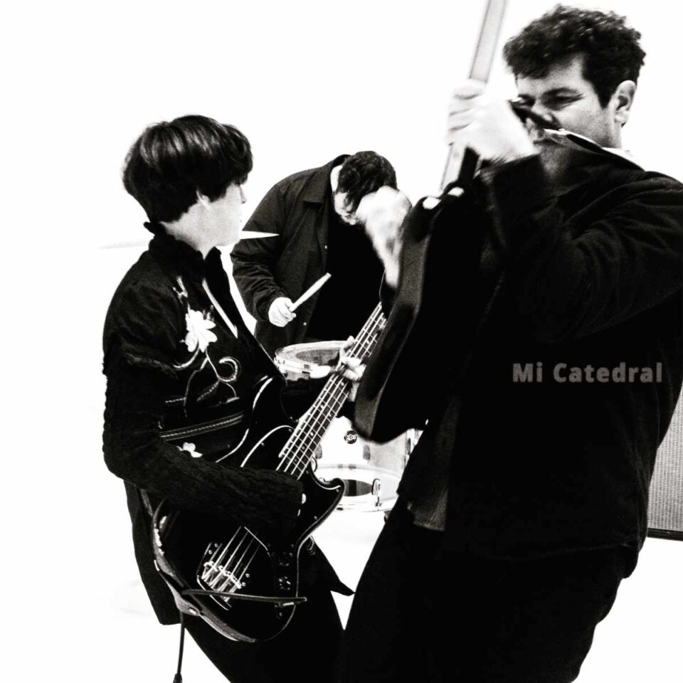Triángulo De Amor Bizarro "Mi Catedral" Black ⚫ LP